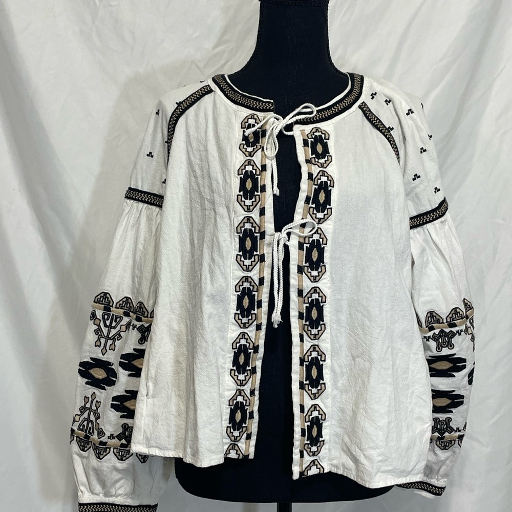 RD & Koko Anthropologie Embroidered off White Boho Top. Pockets size M. Spot.